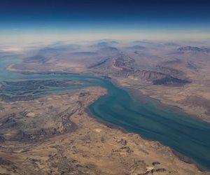 أستاذ علاقات دولية: إغلاق مضيق هرمز سيعطل تكنولوجيا الذكاء الاصطناعى عالميا