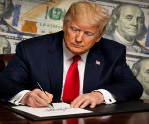 لأول مرة في تاريخ أمريكا.. الدولار يحمل توقيع دونالد ترامب 