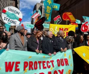 الملايين بالولايات المتحدة يشاركون في احتجاجات «لا للملوك» ضد ترامب.. صور