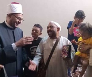 وزير الأوقاف يوجه بتكريم أحد المواطنين بمحافظة أسوان.. ويؤكد: كرامة الإنسان أولوية