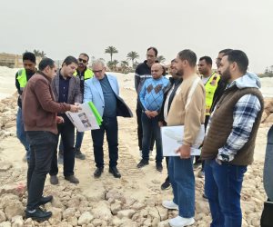 مسئولو الإسكان يتفقدون مشروعات مدينة العلمين الجديدة ومارينا
