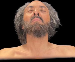 لوك غريب لـ فتحى عبد الوهاب والجمهور يرد: هتعمل دور الملك رمسيس ولا إيه؟