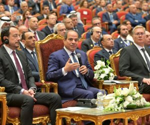 الرئيس السيسى يشاهد فيلما تسجيليا عن رؤية رؤساء شركات بترول للتعاون مع مصر