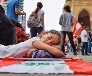  أرقام صادمة نزوح خمس سكان لبنان .. اليونيسيف تعلن نزوح 19 ألف طفل يومياً في لبنان وتدمير الجسور يعزل الآلاف جنوب الليطاني