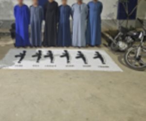 ضبط 6 أشخاص فى قنا استقلوا سيارتين ربع نقل ودراجات نارية وأطلقوا الأعيرة النارية بالهواء 