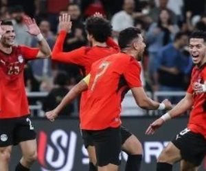 منتخب مصر بالزى التقليدى وإسبانيا بالأبيض الليلة