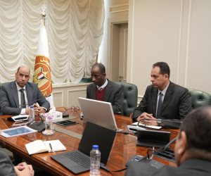 وزير العمل يبحث مع رئيس الجامعة البريطانية بالقاهرة مشروع للتعاون لتأهيل الشباب لسوق العمل الإيطالي