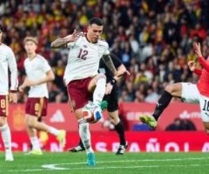 بعد 65 دقيقة .. خروج إسلام عيسى للإصابة وهيثم حسن يشارك بديلا له في مباراة مصر وإسبانيا 