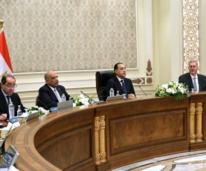 رئيس الوزراء يعقد مائدة مستديرة مع مسئولى كبريات شركات الطاقة العالمية