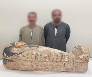 ضبط تابوت أثري بحوزة شخصين بسوهاج بقصد الإتجار