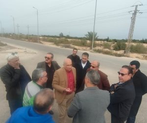 بدء العمل في صيانة طريق العريش - القنطرة الساحلي بشمال سيناء لضمان سلامة المواطنين (صور) 