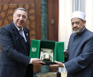 شيخ الأزهر يستقبل رئيس المحكمة الدستورية العليا