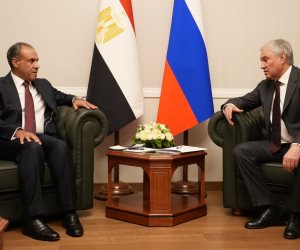 وزير الخارجية يلتقي رئيس مجلس الدوما الروسي وبحث سبل تعزيز التعاون البرلماني