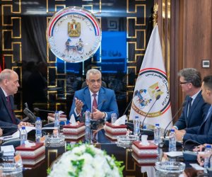 وزير الدولة للإنتاج الحربي يبحث مع رئيس مجلس إدارة شركة “يونغ-هانز” الفرنسية