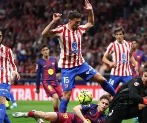 برشلونة يخطف فوزا مثيرا من أتلتيكو مدريد بهدفين مقابل هدف ويعزز صدارة الدوري الإسباني (فيديو)