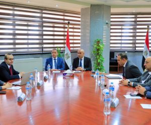 وزير التربية والتعليم يبحث مع رئيس هيئة الرقابة المالية آليات إدراج "الثقافة المالية" بالمناهج الدراسية