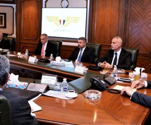 وزير الطيران المدني يعقد اجتماعًا موسعًا لمتابعة الاستعدادات النهائية لموسم الحج 