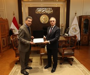 لتطوير العمل القضائي.. وزير العدل ينتدب 13 مساعدا جديدا .. ويكرم مساعدي الوزير السابقين