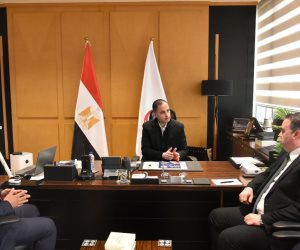 نائب وزير الصحة يناقش مع شركة «خبير» ميكنة الخدمات الصحية وتبادل المعلومات داخل منظومة رقمية متكاملة