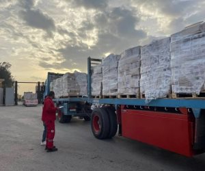 مصر تمد غزة بـ44 ألف سلة غذائية و177 ألف قطعة ملابس شتوية