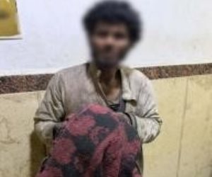كشف ملابسات تداول "فيديو" تضمن نوم أحد المشردين داخل حفرة صرف صحي بمطروح
