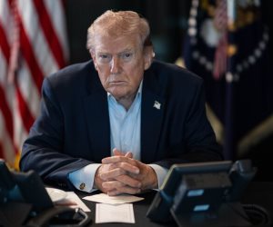 "تعديل دستوري" لمواجهة "خيار شمشون".. 24 نائبا بالكونجرس يدعون لعزل ترامب... وصفوه بـ"حالته الذهنية غير مستقرة"