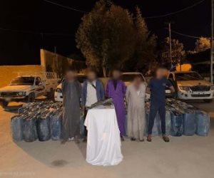 ضبط 5 أشخاص وبحوزتهم قرابة 3.5 طن مواد بترولية بداخل مخزن بأسوان