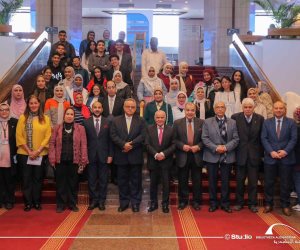 في محاضرة بمكتبة الإسكندرية.. الدكتور محمود هاشم يستعرض استخدامات العلاج الضوئي الديناميكي في تشخيص وعلاج الأورام ومكافحة الملاريا