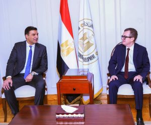 وزيرا التخطيط والصناعة يبحثان تسريع ترفيق المناطق الصناعية