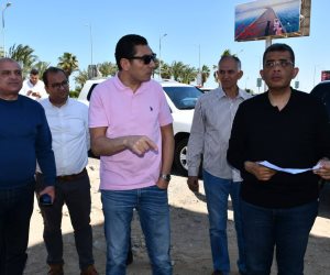 وزير الشباب والرياضة ومحافظ البحر الأحمر يتفقدان قطعة الأرض المخصصة لإقامة القرية الأولمبية 