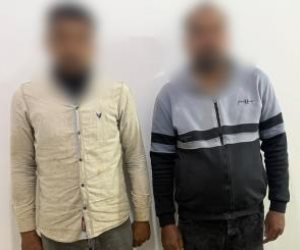 كشف ملابسات تضرر شخص يعمل بالخارج من تهجم أشقائه على مسكنه والتعدي بالضرب على والدته وزوجته