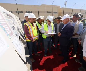 وزير النقل يجري جولة بمشروع مونوريل غرب النيل 