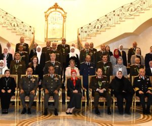 وزير الدفاع يكرم عدداً من القادة الذين أوفوا العطاء بالقوات المسلحة.. صور