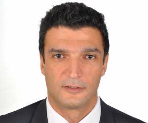 وزير الصناعة يصدر قرارا بإعادة تنظيم تراخيص الأنشطة الصناعية خارج المناطق الصناعية