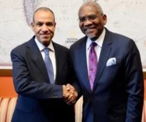 بدر عبد العاطى يلتقى زعيم الأقلية الديمقراطية فى لجنة الخارجية بالنواب الأمريكي