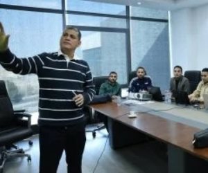 هل سيجدد اتحاد الكرة التعاقد مع خبير التحكيم الكولومبي أوسكار رويز ؟ اعرف التفاصيل 