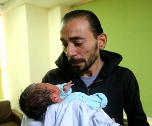 الداخلية تكشف تفاصيل إعادة الطفلة حديثة الولادة المختطفة من مستشفى الحسين (صور)