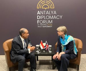 وزير الخارجية ونظيرته البريطانية يبحثان سبل دعم العلاقات الثنائية ومستجدات الوضع الاقليمى