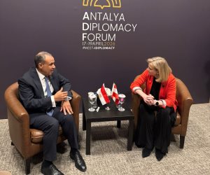 وزير الخارجية يلتقى مع نظيرته النمساوية لبحث سبل دعم العلاقات الثنائية وتناول مستجدات الأوضاع