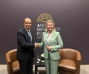 بدر عبد العاطي يبحث مع المديرة التنفيذية لمركز تطوير سياسات الهجرة تعزيز التعاون