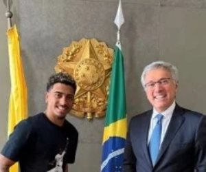 سفير البرازيل بالقاهرة يستقبل لاعب الزمالك خوان بيزيرا ويشيد بدوره في تعزيز العلاقات مع مصر