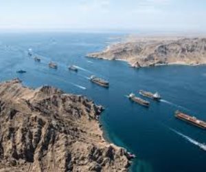 وكالة الأنباء الفرنسية : إيران بدأت تتلقى رسوم من السفن لعبور مضيق هرمز