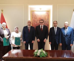 بروتوكول بين "الصحة والعمل" والمجلس الصحي لتقديم خدمات صحية وتطوير التدريب المهني