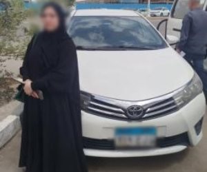 ضبط قائدة سيارة طمست لوحاتها المعدنية للهروب من المخالفات بالقاهرة