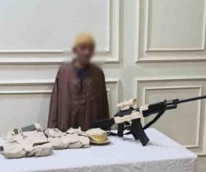 ضبط شخص ظهر بملابس أميرية وسلاح بلاستيكي في مولد بسوهاج