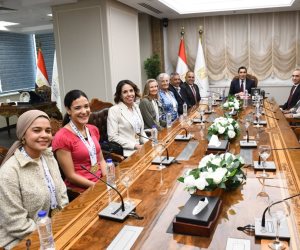 خلال تكريمه لبطلات بطولة العالم للأساتذة لسباحة الزعانف.. وزير الشباب والرياضة: طول ما انت بتقاتل وبتشتغل البلد هتساندك وهتدعمك