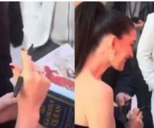 بعد قول إن شاء الله.. آن هاثاواى معجبة بالقرآن وتستلم نسخة منه