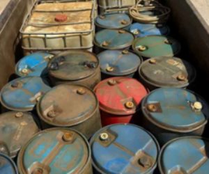 ضبط 7 طن مواد بترولية "سولار" محملة على سيارة تمهيداً لبيعها بأزيد من السعر المقرر بالسوق السوداء بقنا