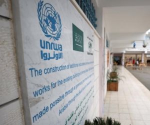 أزمة التمويل تعصف بمدارس "الأونروا" و تقليص أيام العمل في الضفة الغربية وخفض رواتب الأطباء والمعلمين 
