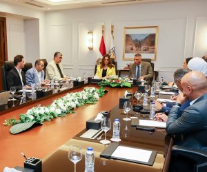  وزيرة التنمية المحلية والبيئة تبحث مع وفد غرفة الغوص بشرم الشيخ دعم جهود الحفاظ على المحميات الطبيعية 